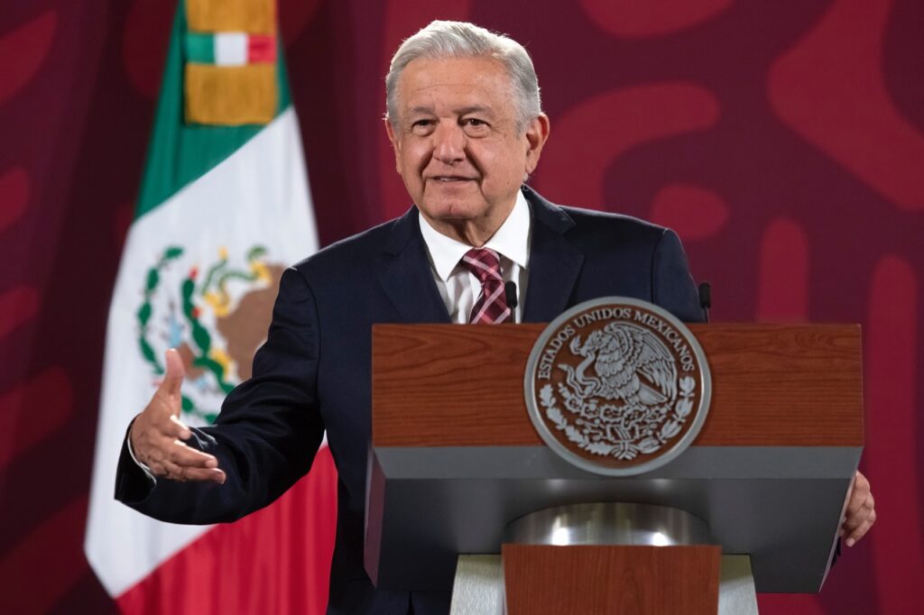 AMLO: El cambio de aeropuertos es voluntario