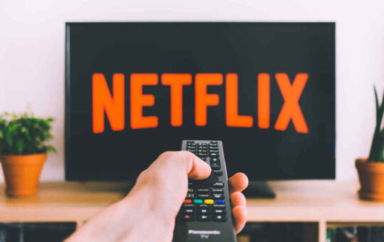 Netflix prepara plan con anuncios