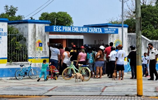 De igual manera, recalcó que el protocolo marca la suspensión de clases del grupo ante el surgimiento de casos sospechosos entre los alumnos o el profesor.